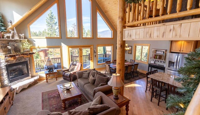 Lakeside Mountain Retreat with HOT TUB!