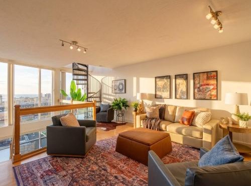 Lakeview Penthouse Modern Rooftop Parking