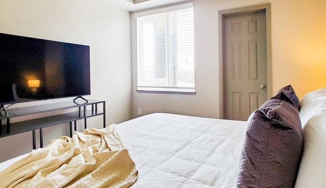 Landing at Mile 44 Apartments - 2 Bedrooms in Downtown Denver