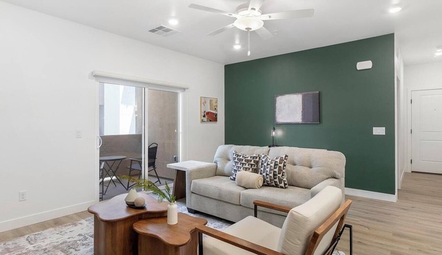 Landing | Beautiful 2BD, Pool, Gym