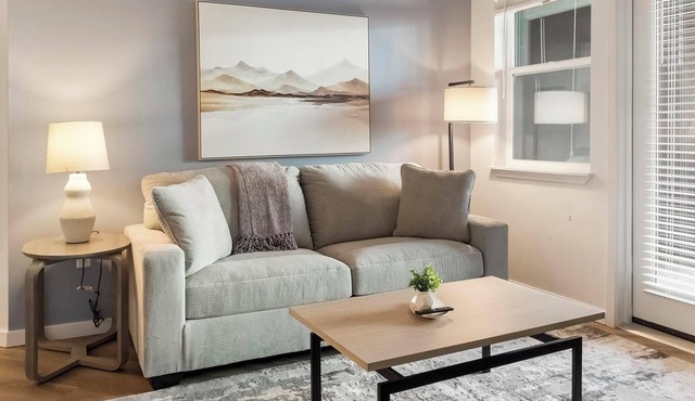 Landing | Chic 2BD, Gym, Pool
