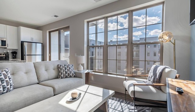 Landing | Modern 1BD, Courtyard, Clubhouse