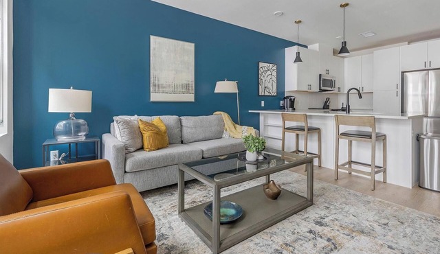 Landing | Modern 1BD, Gym, Rooftop Lounge