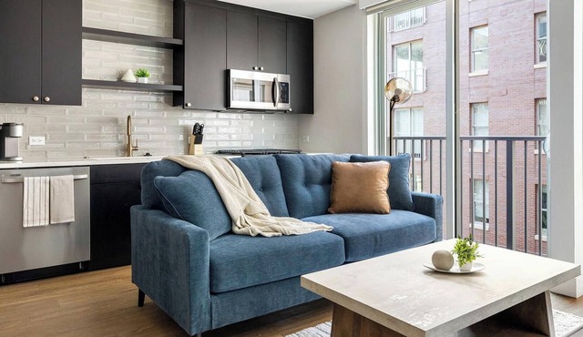 Landing | Modern 1BD, Gym, Rooftop Lounge