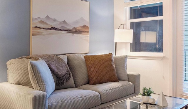 Landing | Modern 2BD, Gym, Pool