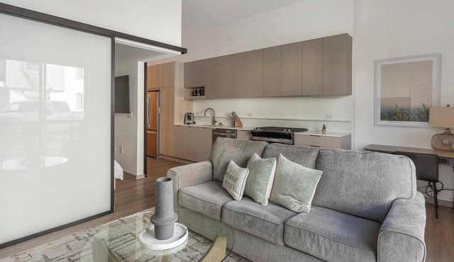 Landing | Spectacular Studio, Pool, Gym