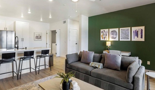 Landing | Stunning 1BD, Gym, Clubhouse