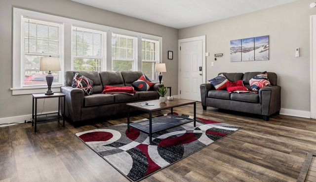 Large 2 Bedroom Apt in the Heart of Canton. Minutes to the HOF & both hospitals