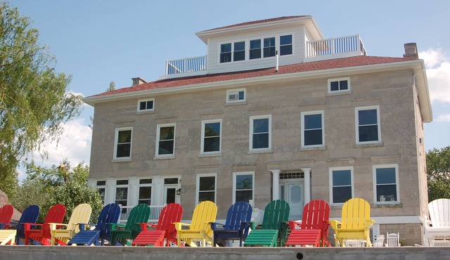 LARGE HISTORIC HOME ON LAKE ERIE! PERFECT FOR REUNIONS! OCT 16-18 OPEN!