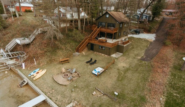 Large Lakefront Cottage w/HotTub, Media Room