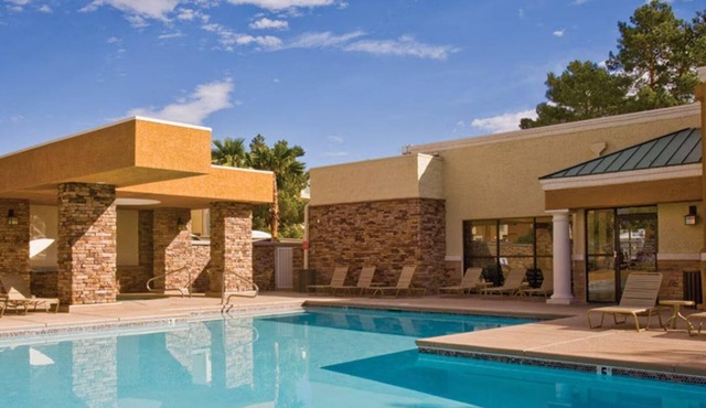 Las Vegas Escape with Spacious 2BR Deluxe Near the Strip