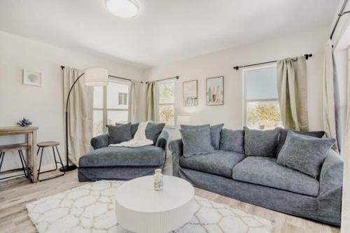 Lauderdale Breeze Villas - Coastal 2 Bedroom