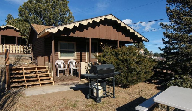 Lazy R Cottages- 1 apts