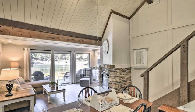 Little Bear Cabin on the Lake -Sunshine and Views Right on the Water!