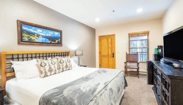 Lock-Off Hotel Room With King Bed, Access to Heated Pool, Hot Tubs