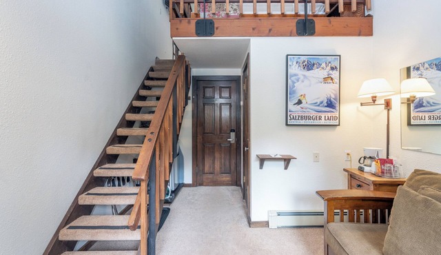 Lofted Lodge Escape Near Ski Lifts, Festivals and Historic Downtown