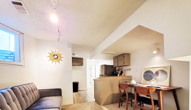 Loftium | Cute Suite In City Park with a Chic Full Kitchen