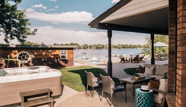 Logan Lakeview Retreat – Lakefront Hot Tub