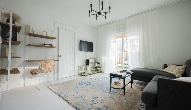 Lovely 2 Bedroom Unit with a Hot Tub