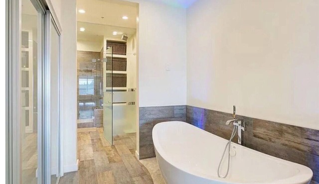 Lovely 4-bedroom/3 full bathroom condo with AC in enjoyable Santana Row