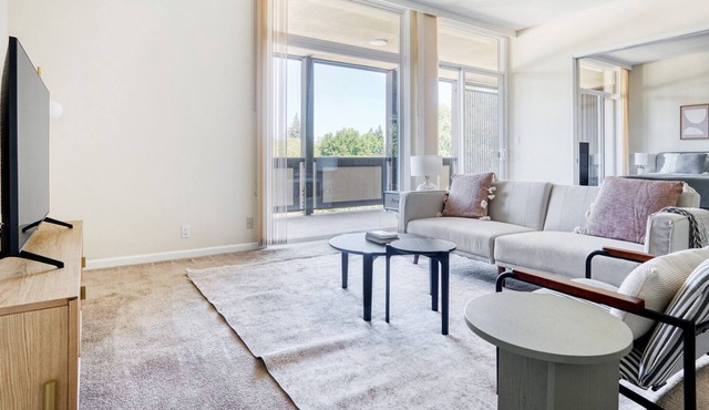 Lovely Palo Alto 2BR w/ Gym, Pool, 3 min drive to Stanford, by Blueground