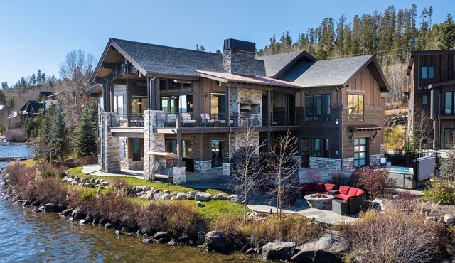 LP Lakefront House - *Private Dock* - 7000+ Square Ft of Space, Stunning Views, Impeccable Quality