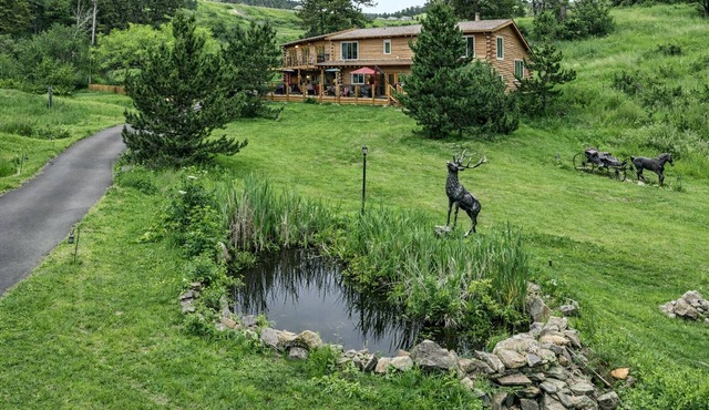 Lux Log cabin Golden, Events, Family gatherings, Red Rock concerts, skiing