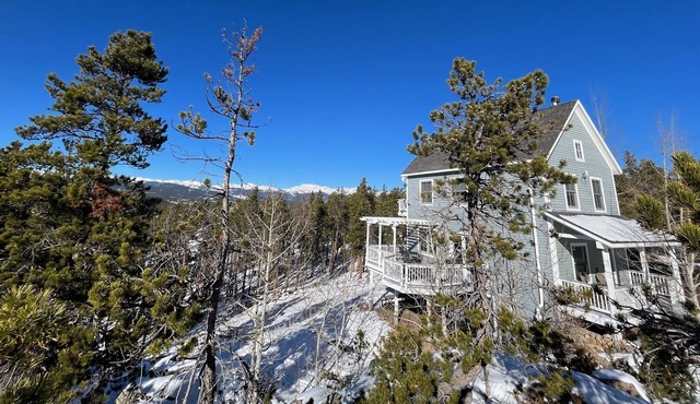 Luxe 3 BR Mountain Home-STUNNING VIEWS and easy access to iconic ski/hike/fish