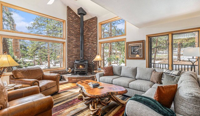 Luxe Home with Hot Tub & Mountain Views