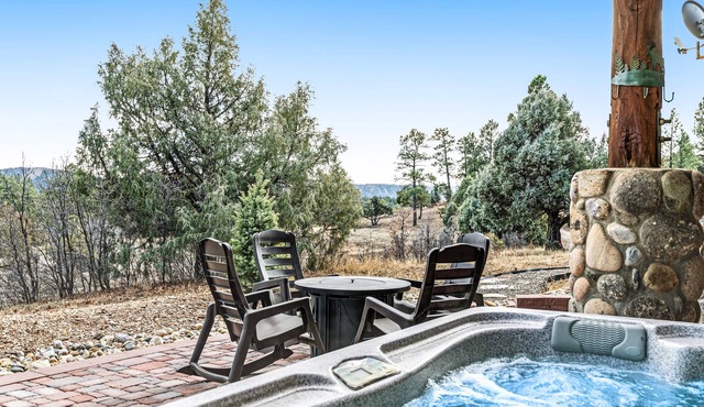 Luxe lodge w/ amazing mountain view, hot tub, game room & deck - near golf