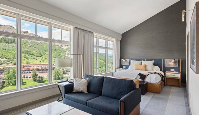 Luxe Resort Penthouse - Ski in Ski Out 3 Bedroom