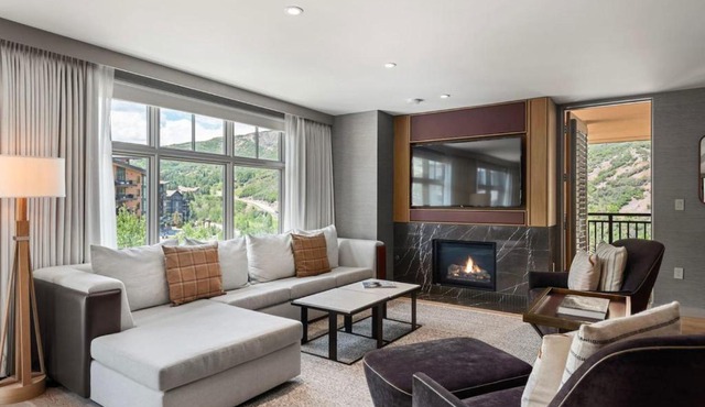 Luxe Resort Penthouse - Ski in Ski Out 3 Bedroom