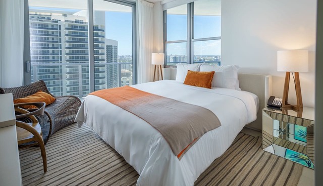 Luxurios 2B/2B Condo Beachfront Building