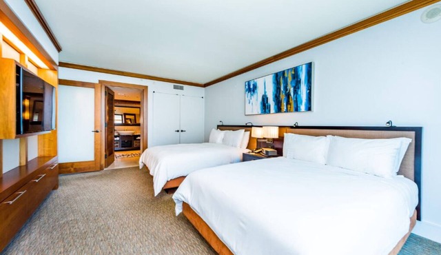 LUXURIOUS 1 BR CONDO WITH OCEAN VIEW, POOL AND SPA