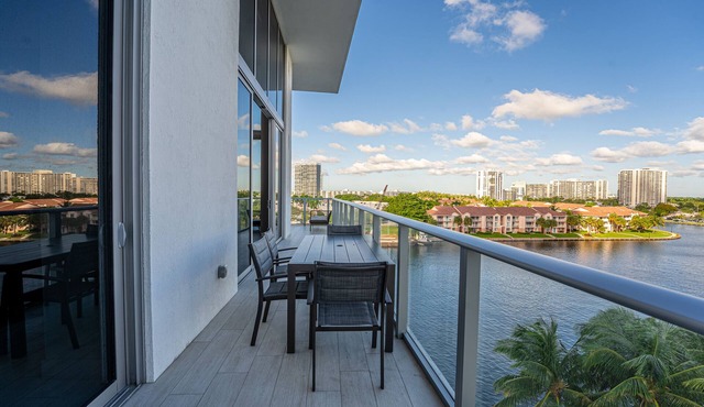 Luxurious Duplex Condo with Beach Service