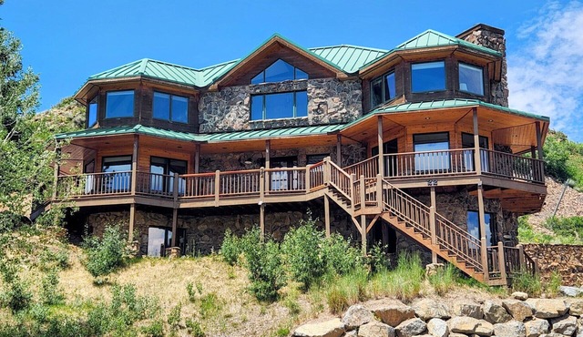 Luxurious Mt CB Home | 6 Bedroom | Best Views in CB | Hot Tub | Gas Grill