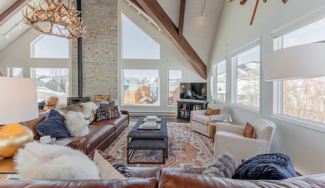Luxurious Mt CB Home | 5 Bedroom | Home Gym | Hot Tub | Gas Grill | Mtn Views
