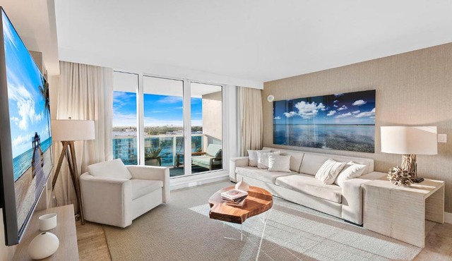 Luxurious Private Condo at 1 Hotel & Homes -945