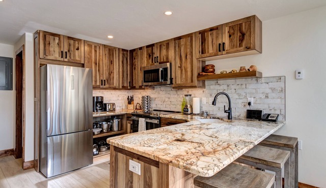 Luxurious Ski-in/Ski-out Walking Distance to Main Street