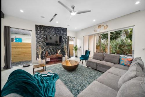 Luxury 3 4 Home in Las Olas with Pool and Hot Tub Near the Beach