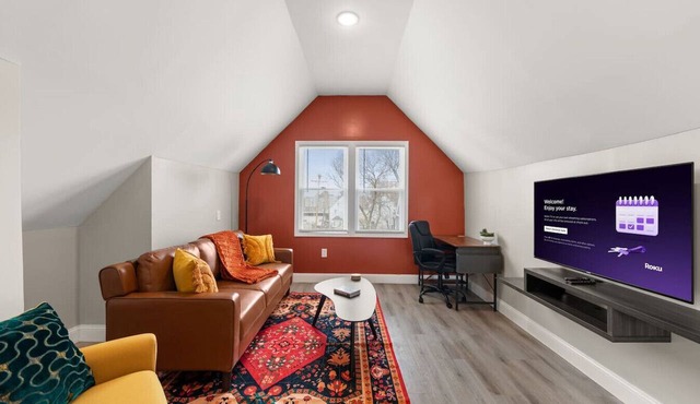 Luxury 3BR Apt Near Cleveland Clinic w/Parking