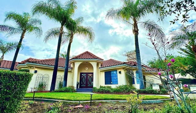 Luxury 5-bedroom villa in wonderful West Covina