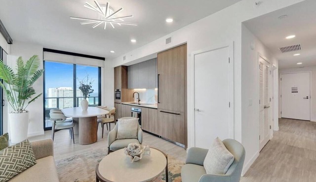 Luxury Beachside 4BR | Ocean Views, Pool & Gym