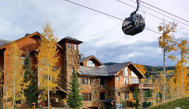 Luxury Condo, Close to Gondola, Private Hot Tub, Great Ski Access