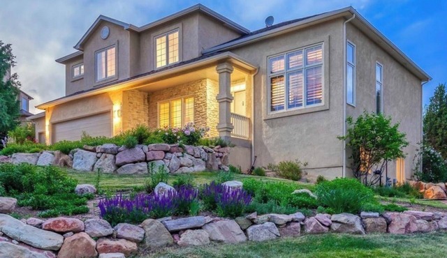 Luxury home in gated community - VIEWS