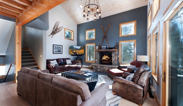 Luxury Home on Creek on 2 Acres - Hot Tub/Sauna/Pool Table/Fire Pit/BBQ Grill