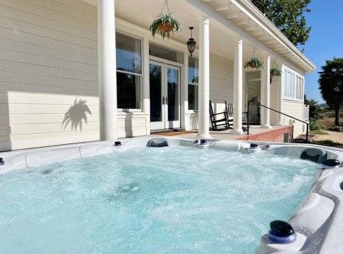 Luxury hot tub wine country Victorian near SLO