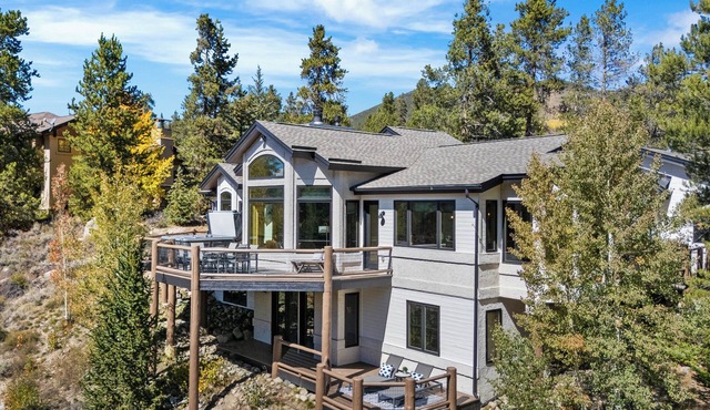 Luxury Keystone Riverfront House w/Hot tub, Mountain Views, Golf & Ski Access