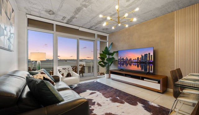 Luxury! King-size Bed, free Parking, Drink-Bar, BBQ, Rooftop Pool, Gym.