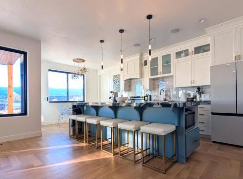 Luxury Modern 4 Bedroom House Near Capitol Reef NP Sleeps 10